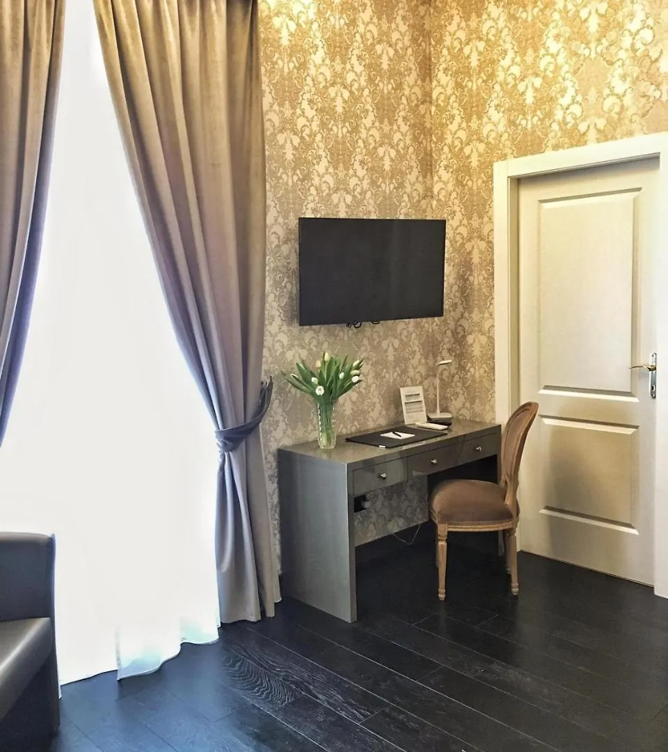 Via Veneto Suites Roma 3*,  Italia